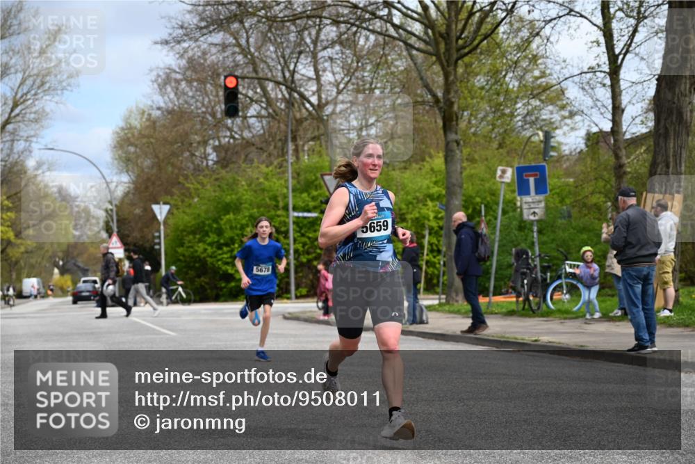 12.04.2026 - 45. Internationalen Wilhelmsburger Insellauf J. Mangold http://msf.ph/oto/9508011 12.04.2026 12:50:19 Ziel 5280, 5483, 2734, 5601, 5659, 5678, 5530, 5825, 5411 meine-sportfotos.de