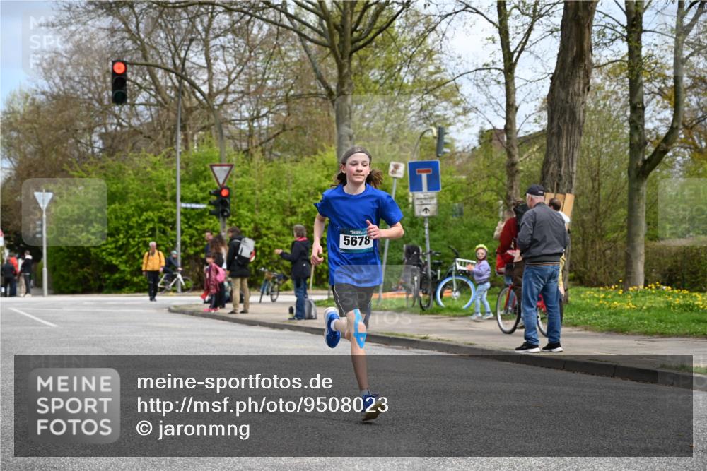 12.04.2026 - 45. Internationalen Wilhelmsburger Insellauf J. Mangold http://msf.ph/oto/9508023 12.04.2026 12:50:21 Ziel 5483, 2734, 5601, 5659, 5678, 5530, 5825, 5411 meine-sportfotos.de