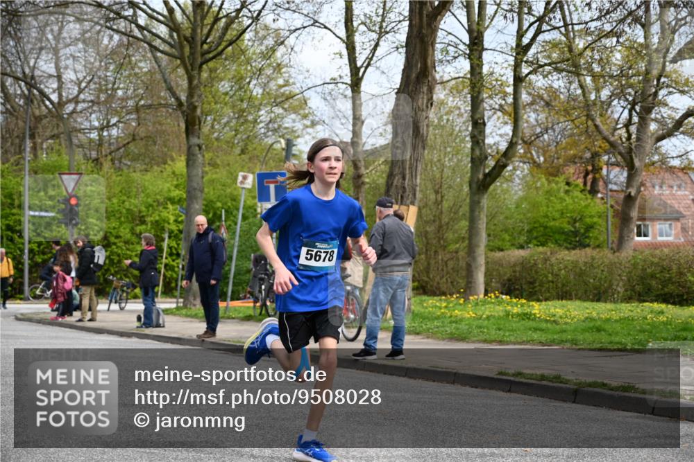 12.04.2026 - 45. Internationalen Wilhelmsburger Insellauf J. Mangold http://msf.ph/oto/9508028 12.04.2026 12:50:21 Ziel 5483, 2734, 5601, 5659, 5678, 5530, 5825, 5411 meine-sportfotos.de