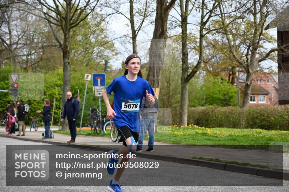 12.04.2026 - 45. Internationalen Wilhelmsburger Insellauf J. Mangold http://msf.ph/oto/9508029 12.04.2026 12:50:21 Ziel 5483, 2734, 5601, 5659, 5678, 5530, 5825, 5411 meine-sportfotos.de