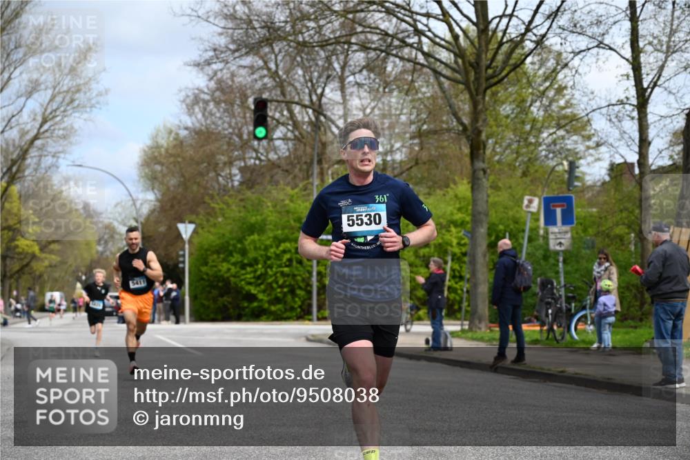 12.04.2026 - 45. Internationalen Wilhelmsburger Insellauf J. Mangold http://msf.ph/oto/9508038 12.04.2026 12:50:50 Ziel 5530, 5825, 5411, 4282, 3982, 3925, 5595, 2959 meine-sportfotos.de