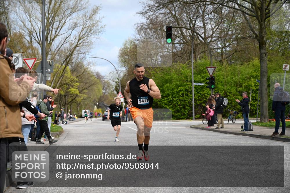 12.04.2026 - 45. Internationalen Wilhelmsburger Insellauf J. Mangold http://msf.ph/oto/9508044 12.04.2026 12:50:51 Ziel 5530, 5825, 5411, 4282, 3982, 3925, 5595, 2959, 5860 meine-sportfotos.de