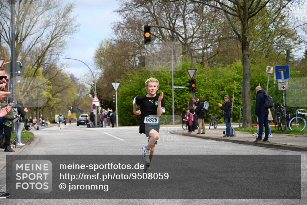 12.04.2026 - 45. Internationalen Wilhelmsburger Insellauf J. Mangold http://msf.ph/oto/9508059 12.04.2026 12:50:53 Ziel 5530, 5825, 5411, 4282, 3982, 3925, 5595, 2959, 5860 meine-sportfotos.de