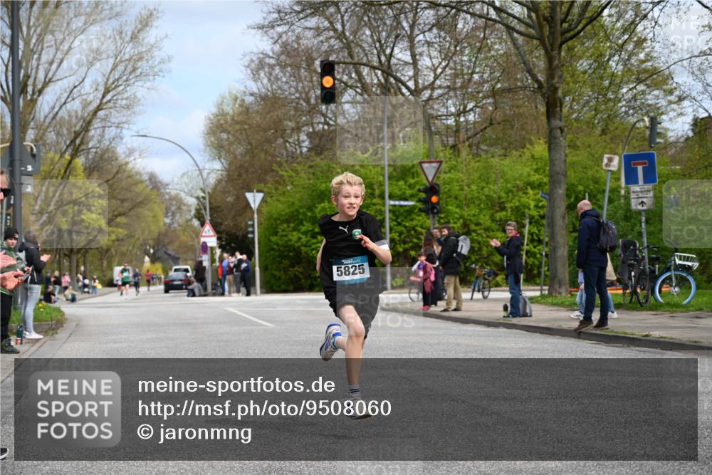 12.04.2026 - 45. Internationalen Wilhelmsburger Insellauf J. Mangold http://msf.ph/oto/9508060 12.04.2026 12:50:53 Ziel 5530, 5825, 5411, 4282, 3982, 3925, 5595, 2959, 5860 meine-sportfotos.de