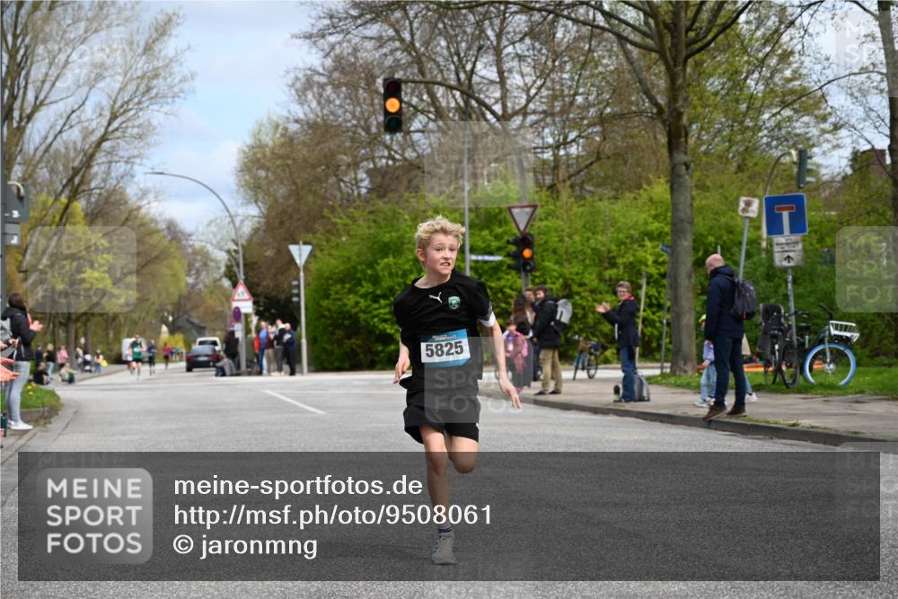 12.04.2026 - 45. Internationalen Wilhelmsburger Insellauf J. Mangold http://msf.ph/oto/9508061 12.04.2026 12:50:53 Ziel 5530, 5825, 5411, 4282, 3982, 3925, 5595, 2959, 5860 meine-sportfotos.de