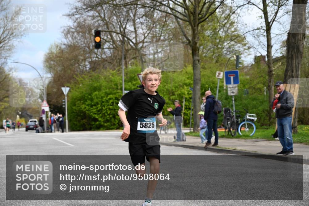 12.04.2026 - 45. Internationalen Wilhelmsburger Insellauf J. Mangold http://msf.ph/oto/9508064 12.04.2026 12:50:53 Ziel 5530, 5825, 5411, 4282, 3982, 3925, 5595, 2959, 5860 meine-sportfotos.de