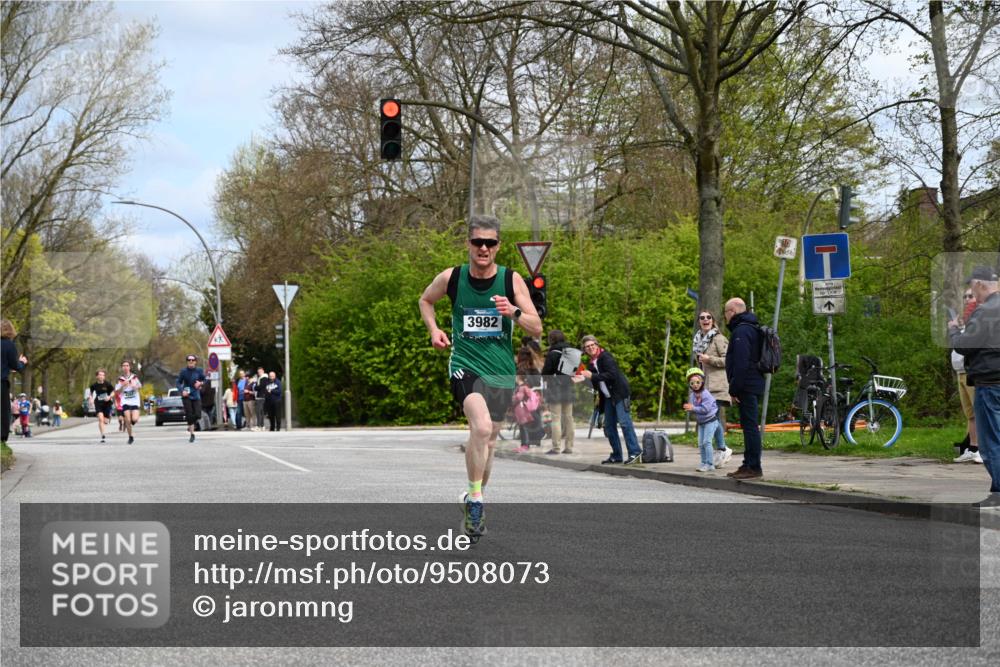12.04.2026 - 45. Internationalen Wilhelmsburger Insellauf J. Mangold http://msf.ph/oto/9508073 12.04.2026 12:51:06 Ziel 4282, 3982, 3925, 5595, 2959, 5860, 4110, 5307 meine-sportfotos.de