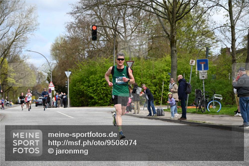 12.04.2026 - 45. Internationalen Wilhelmsburger Insellauf J. Mangold http://msf.ph/oto/9508074 12.04.2026 12:51:07 Ziel 4282, 3982, 3925, 5595, 5595, 2959, 5860, 4110, 5307 meine-sportfotos.de
