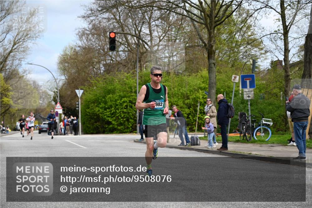 12.04.2026 - 45. Internationalen Wilhelmsburger Insellauf J. Mangold http://msf.ph/oto/9508076 12.04.2026 12:51:07 Ziel 4282, 3982, 3925, 5595, 5595, 2959, 5860, 4110, 5307 meine-sportfotos.de