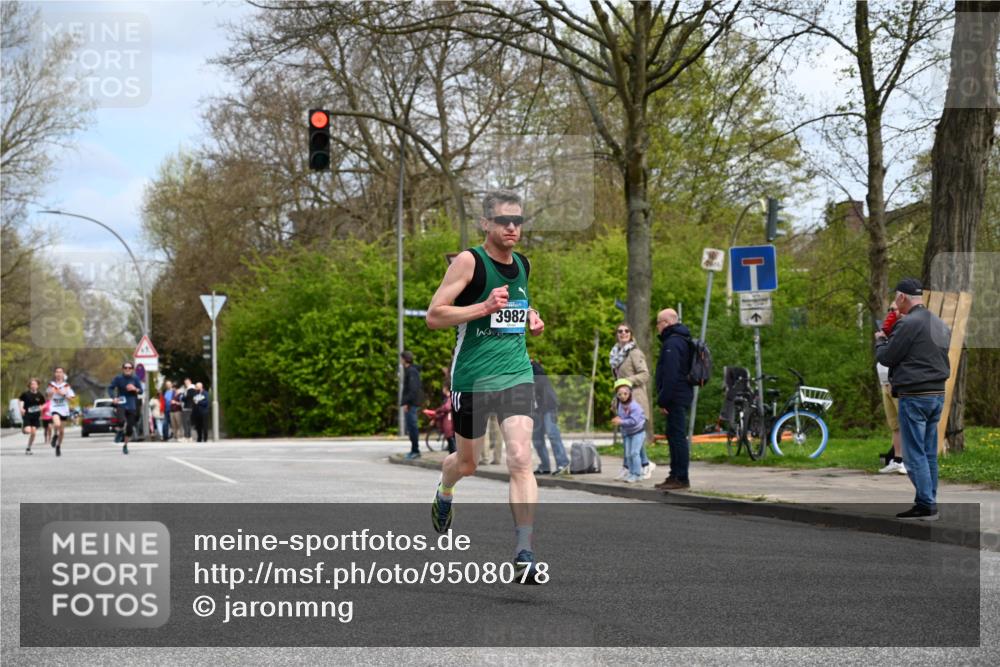 12.04.2026 - 45. Internationalen Wilhelmsburger Insellauf J. Mangold http://msf.ph/oto/9508078 12.04.2026 12:51:07 Ziel 4282, 3982, 3925, 5595, 5595, 2959, 5860, 4110, 5307 meine-sportfotos.de