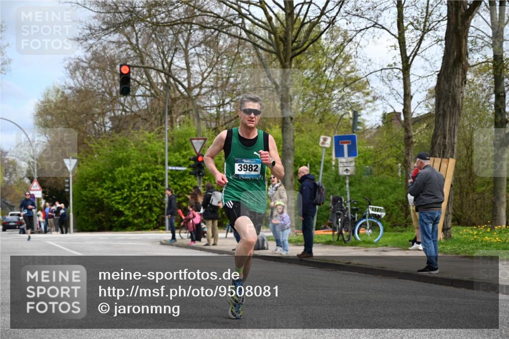 12.04.2026 - 45. Internationalen Wilhelmsburger Insellauf J. Mangold http://msf.ph/oto/9508081 12.04.2026 12:51:07 Ziel 4282, 3982, 3925, 5595, 5595, 2959, 5860, 4110, 5307 meine-sportfotos.de