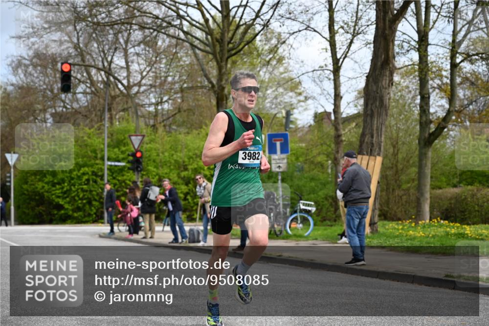 12.04.2026 - 45. Internationalen Wilhelmsburger Insellauf J. Mangold http://msf.ph/oto/9508085 12.04.2026 12:51:07 Ziel 4282, 3982, 3925, 5595, 5595, 2959, 5860, 4110, 5307 meine-sportfotos.de