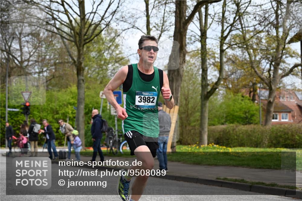 12.04.2026 - 45. Internationalen Wilhelmsburger Insellauf J. Mangold http://msf.ph/oto/9508089 12.04.2026 12:51:08 Ziel 4282, 3982, 3925, 5595, 2959, 5860, 4110, 5307, 5809 meine-sportfotos.de