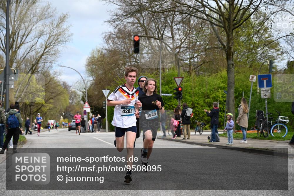 12.04.2026 - 45. Internationalen Wilhelmsburger Insellauf J. Mangold http://msf.ph/oto/9508095 12.04.2026 12:51:13 Ziel 4282, 3982, 3925, 5595, 2959, 2959, 5860, 4110, 5307, 5809, 5326, 2787, 5627 meine-sportfotos.de