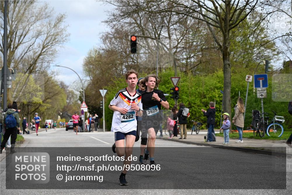 12.04.2026 - 45. Internationalen Wilhelmsburger Insellauf J. Mangold http://msf.ph/oto/9508096 12.04.2026 12:51:13 Ziel 4282, 3982, 3925, 5595, 2959, 2959, 5860, 4110, 5307, 5809, 5326, 2787, 5627 meine-sportfotos.de