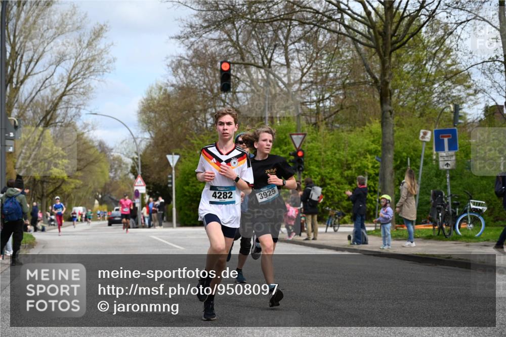 12.04.2026 - 45. Internationalen Wilhelmsburger Insellauf J. Mangold http://msf.ph/oto/9508097 12.04.2026 12:51:13 Ziel 4282, 3982, 3925, 5595, 2959, 2959, 5860, 4110, 5307, 5809, 5326, 2787, 5627 meine-sportfotos.de