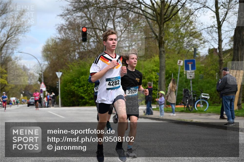 12.04.2026 - 45. Internationalen Wilhelmsburger Insellauf J. Mangold http://msf.ph/oto/9508102 12.04.2026 12:51:14 Ziel 4282, 3982, 3925, 5595, 2959, 5860, 4110, 5307, 5809, 5326, 2787, 5627 meine-sportfotos.de
