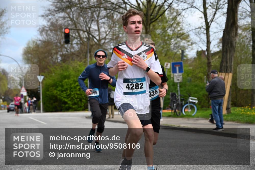 12.04.2026 - 45. Internationalen Wilhelmsburger Insellauf J. Mangold http://msf.ph/oto/9508106 12.04.2026 12:51:14 Ziel 4282, 3982, 3925, 5595, 2959, 5860, 4110, 5307, 5809, 5326, 2787, 5627 meine-sportfotos.de