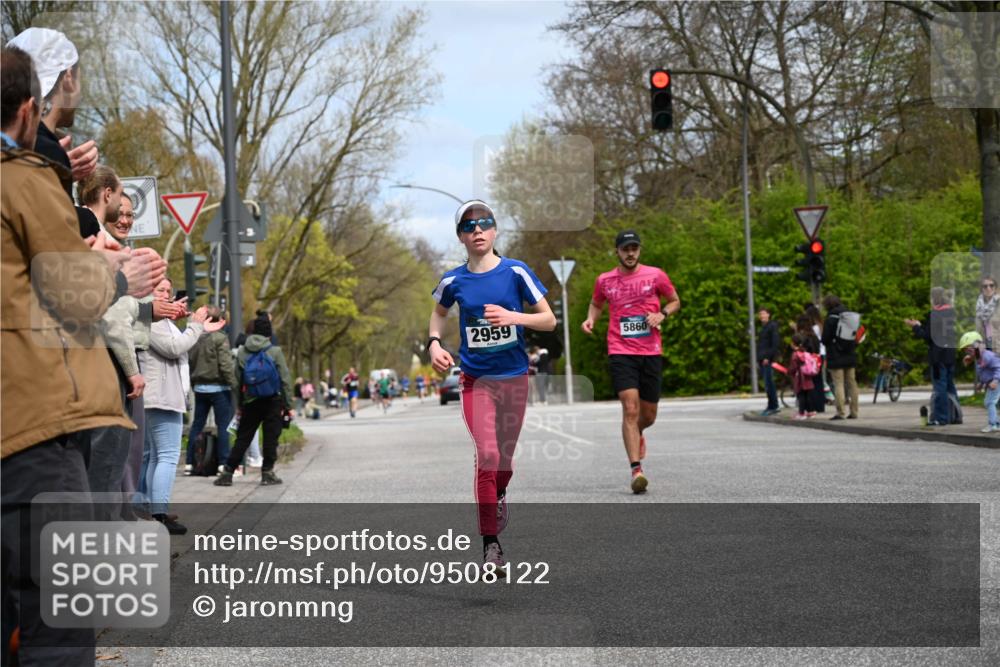 12.04.2026 - 45. Internationalen Wilhelmsburger Insellauf J. Mangold http://msf.ph/oto/9508122 12.04.2026 12:51:21 Ziel 4282, 3982, 3925, 5595, 2959, 5860, 4110, 5307, 4110, 5307, 5809, 5326, 5326, 2787, 5627, 5493, 4560, 2779 meine-sportfotos.de