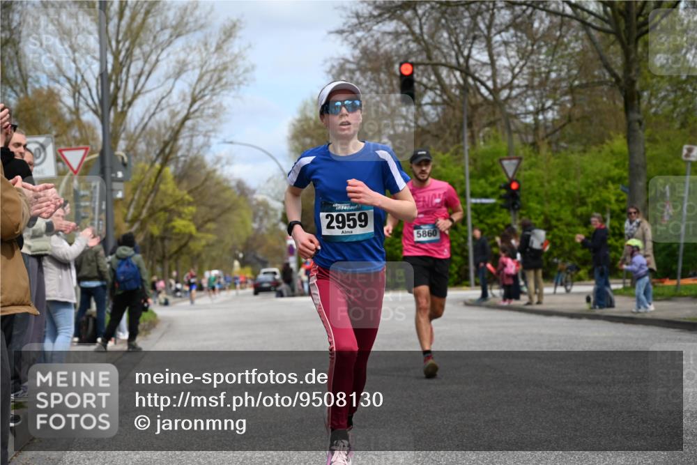 12.04.2026 - 45. Internationalen Wilhelmsburger Insellauf J. Mangold http://msf.ph/oto/9508130 12.04.2026 12:51:21 Ziel 4282, 3982, 3925, 5595, 2959, 5860, 4110, 5307, 4110, 5307, 5809, 5326, 5326, 2787, 5627, 5493, 4560, 2779 meine-sportfotos.de