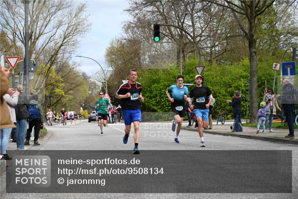 12.04.2026 - 45. Internationalen Wilhelmsburger Insellauf J. Mangold http://msf.ph/oto/9508134 12.04.2026 12:51:36 Ziel 2959, 5860, 4110, 5307, 5809, 5326, 2787, 5627, 5627, 5493, 4560, 2779, 3903, 5479, 5797, 4529, 5758, 2033 meine-sportfotos.de
