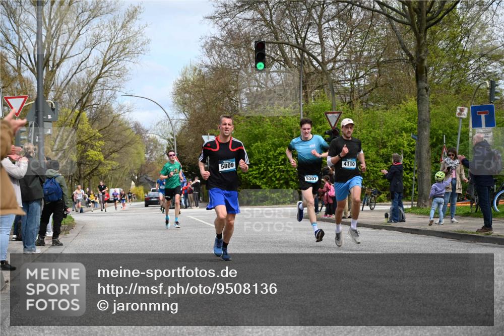 12.04.2026 - 45. Internationalen Wilhelmsburger Insellauf J. Mangold http://msf.ph/oto/9508136 12.04.2026 12:51:36 Ziel 2959, 5860, 4110, 5307, 5809, 5326, 2787, 5627, 5627, 5493, 4560, 2779, 3903, 5479, 5797, 4529, 5758, 2033 meine-sportfotos.de