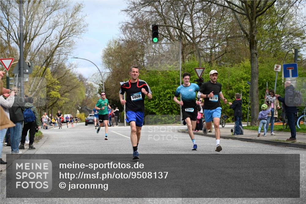 12.04.2026 - 45. Internationalen Wilhelmsburger Insellauf J. Mangold http://msf.ph/oto/9508137 12.04.2026 12:51:36 Ziel 2959, 5860, 4110, 5307, 5809, 5326, 2787, 5627, 5627, 5493, 4560, 2779, 3903, 5479, 5797, 4529, 5758, 2033 meine-sportfotos.de