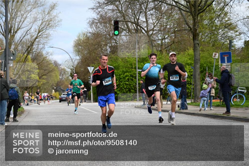 12.04.2026 - 45. Internationalen Wilhelmsburger Insellauf J. Mangold http://msf.ph/oto/9508140 12.04.2026 12:51:37 Ziel 2959, 5860, 4110, 5307, 5809, 5326, 2787, 5627, 5493, 4560, 2779, 3903, 5479, 5797, 5797, 4529, 5758, 2033 meine-sportfotos.de