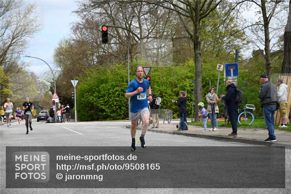 12.04.2026 - 45. Internationalen Wilhelmsburger Insellauf J. Mangold http://msf.ph/oto/9508165 12.04.2026 12:51:44 Ziel 4110, 5307, 5809, 5326, 2787, 5627, 5493, 4560, 2779, 3903, 5479, 5797, 4529, 5758, 2033, 4571, 2414 meine-sportfotos.de