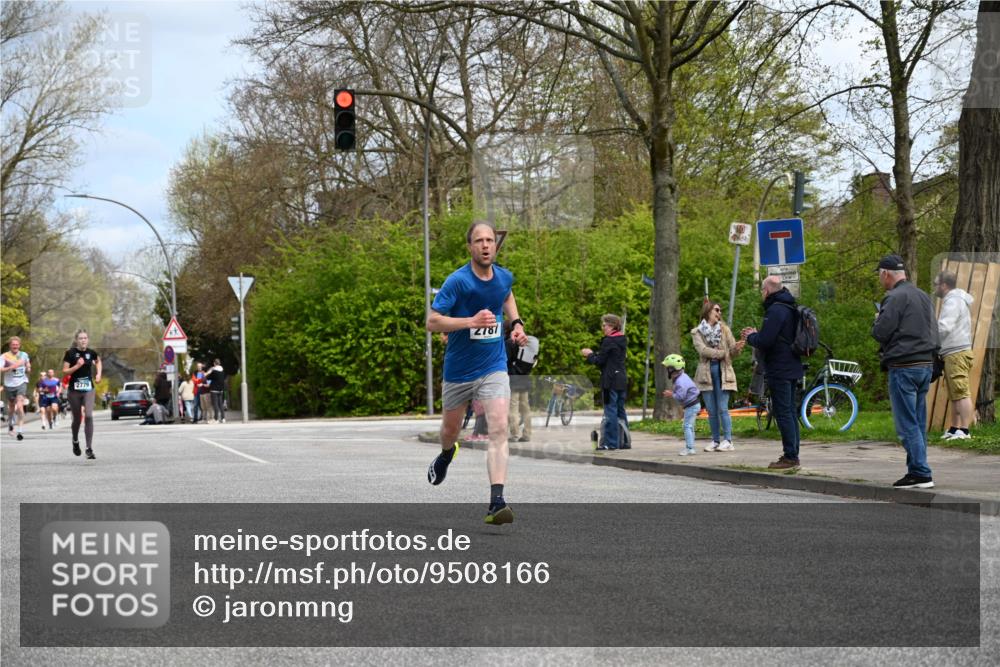 12.04.2026 - 45. Internationalen Wilhelmsburger Insellauf J. Mangold http://msf.ph/oto/9508166 12.04.2026 12:51:44 Ziel 4110, 5307, 5809, 5326, 2787, 5627, 5493, 4560, 2779, 3903, 5479, 5797, 4529, 5758, 2033, 4571, 2414 meine-sportfotos.de