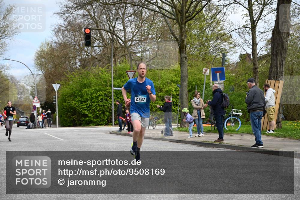12.04.2026 - 45. Internationalen Wilhelmsburger Insellauf J. Mangold http://msf.ph/oto/9508169 12.04.2026 12:51:44 Ziel 4110, 5307, 5809, 5326, 2787, 5627, 5493, 4560, 2779, 3903, 5479, 5797, 4529, 5758, 2033, 4571, 2414 meine-sportfotos.de