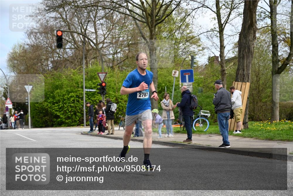 12.04.2026 - 45. Internationalen Wilhelmsburger Insellauf J. Mangold http://msf.ph/oto/9508174 12.04.2026 12:51:44 Ziel 4110, 5307, 5809, 5326, 2787, 5627, 5493, 4560, 2779, 3903, 5479, 5797, 4529, 5758, 2033, 4571, 2414 meine-sportfotos.de