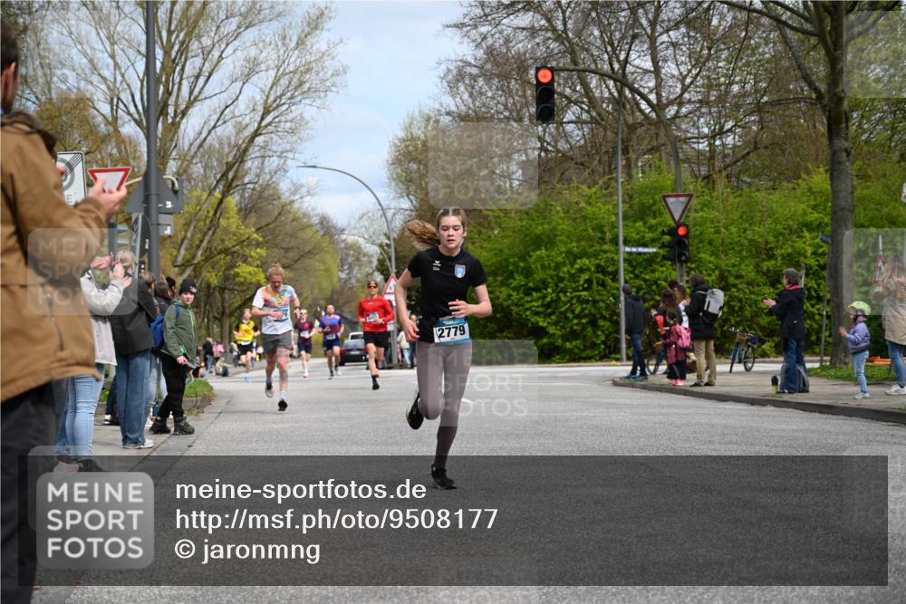 12.04.2026 - 45. Internationalen Wilhelmsburger Insellauf J. Mangold http://msf.ph/oto/9508177 12.04.2026 12:51:47 Ziel 5809, 5326, 2787, 5627, 5493, 4560, 2779, 3903, 5479, 5479, 5797, 4529, 5758, 2033, 4571, 2414 meine-sportfotos.de
