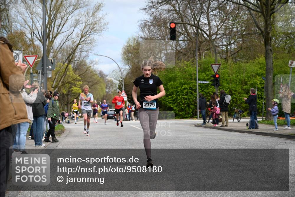 12.04.2026 - 45. Internationalen Wilhelmsburger Insellauf J. Mangold http://msf.ph/oto/9508180 12.04.2026 12:51:48 Ziel 5809, 5326, 2787, 5627, 5493, 4560, 2779, 3903, 5479, 5797, 4529, 5758, 2033, 2033, 4571, 2414 meine-sportfotos.de