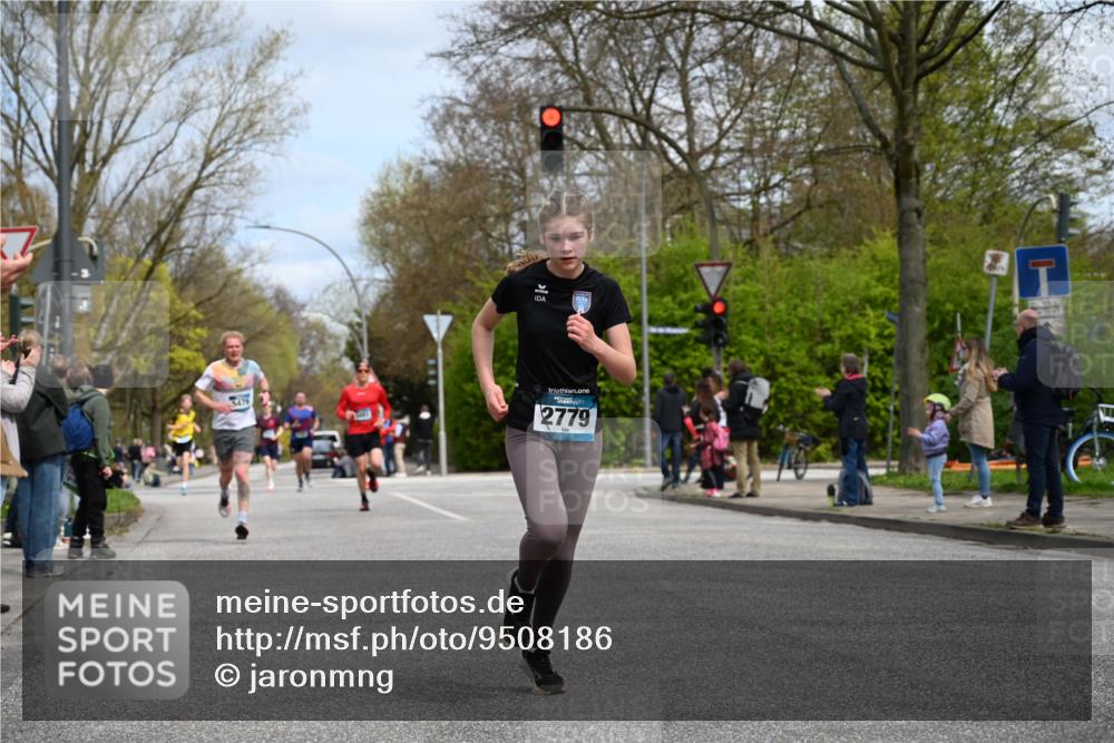 12.04.2026 - 45. Internationalen Wilhelmsburger Insellauf J. Mangold http://msf.ph/oto/9508186 12.04.2026 12:51:48 Ziel 5809, 5326, 2787, 5627, 5493, 4560, 2779, 3903, 5479, 5797, 4529, 5758, 2033, 2033, 4571, 2414 meine-sportfotos.de