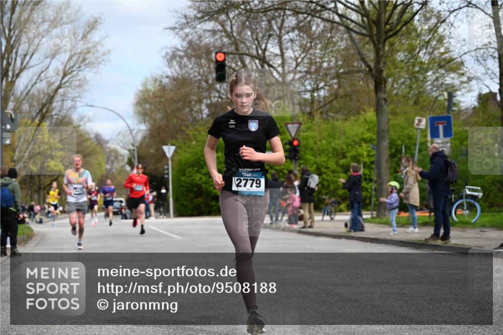 12.04.2026 - 45. Internationalen Wilhelmsburger Insellauf J. Mangold http://msf.ph/oto/9508188 12.04.2026 12:51:48 Ziel 5809, 5326, 2787, 5627, 5493, 4560, 2779, 3903, 5479, 5797, 4529, 5758, 2033, 2033, 4571, 2414 meine-sportfotos.de