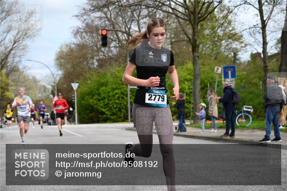 12.04.2026 - 45. Internationalen Wilhelmsburger Insellauf J. Mangold http://msf.ph/oto/9508192 12.04.2026 12:51:49 Ziel 5809, 5326, 2787, 5627, 5493, 4560, 2779, 3903, 5479, 5797, 5797, 4529, 5758, 2033, 4571, 2414, 4609 meine-sportfotos.de