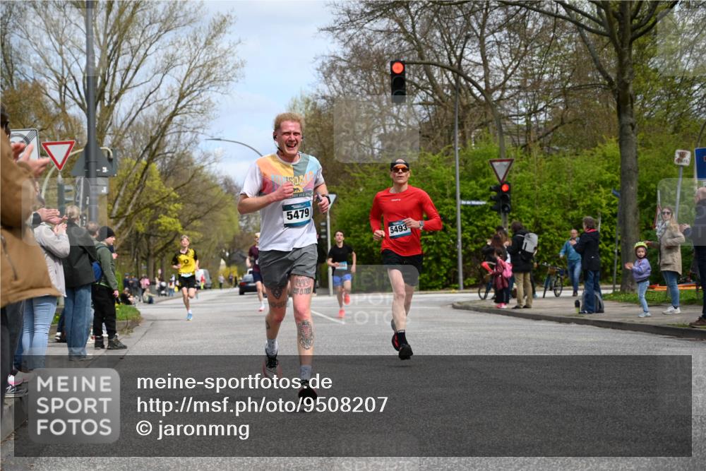 12.04.2026 - 45. Internationalen Wilhelmsburger Insellauf J. Mangold http://msf.ph/oto/9508207 12.04.2026 12:51:51 Ziel 5809, 5326, 2787, 5627, 5493, 4560, 2779, 3903, 5479, 5797, 4529, 5758, 2033, 4571, 2414, 4609 meine-sportfotos.de