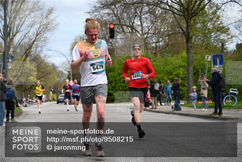 12.04.2026 - 45. Internationalen Wilhelmsburger Insellauf J. Mangold http://msf.ph/oto/9508215 12.04.2026 12:51:52 Ziel 5809, 5326, 2787, 5627, 5493, 4560, 2779, 3903, 5479, 5797, 4529, 4529, 5758, 2033, 4571, 2414, 4609 meine-sportfotos.de