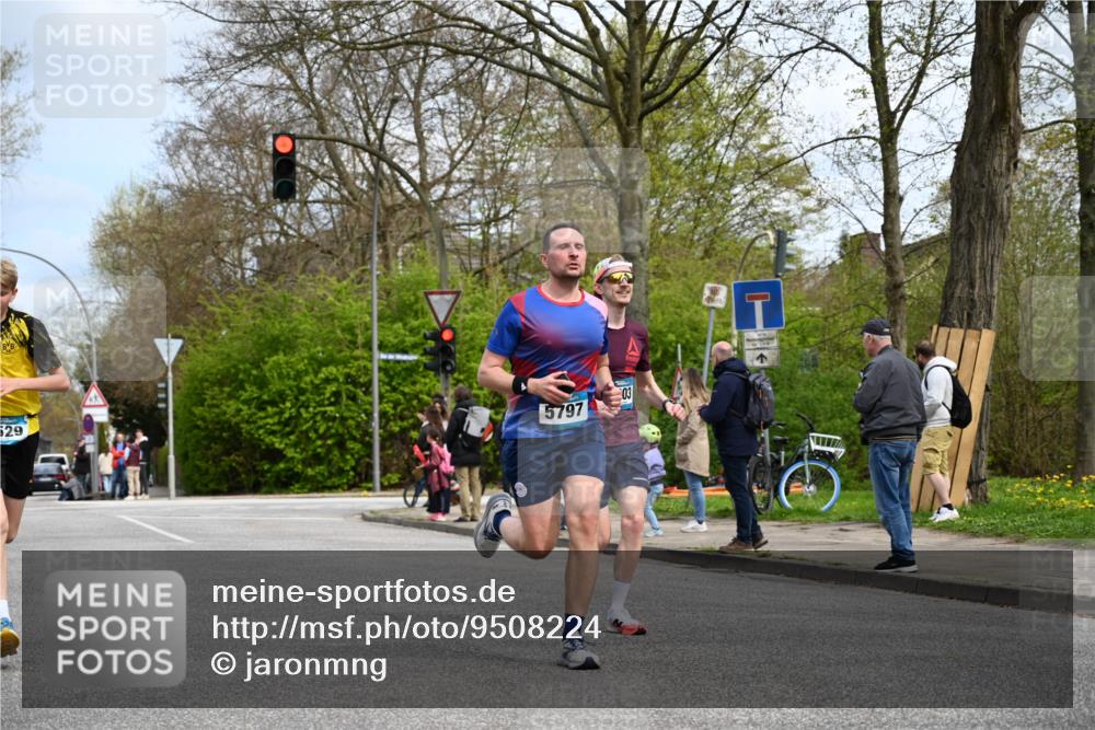 12.04.2026 - 45. Internationalen Wilhelmsburger Insellauf J. Mangold http://msf.ph/oto/9508224 12.04.2026 12:51:56 Ziel 5809, 5326, 2787, 5627, 5493, 4560, 2779, 3903, 5479, 5797, 4529, 5758, 2033, 4571, 2414, 4609, 5779 meine-sportfotos.de