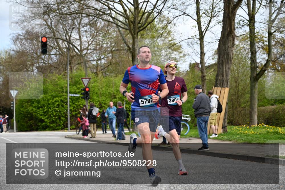 12.04.2026 - 45. Internationalen Wilhelmsburger Insellauf J. Mangold http://msf.ph/oto/9508228 12.04.2026 12:51:56 Ziel 5809, 5326, 2787, 5627, 5493, 4560, 2779, 3903, 5479, 5797, 4529, 5758, 2033, 4571, 2414, 4609, 5779 meine-sportfotos.de