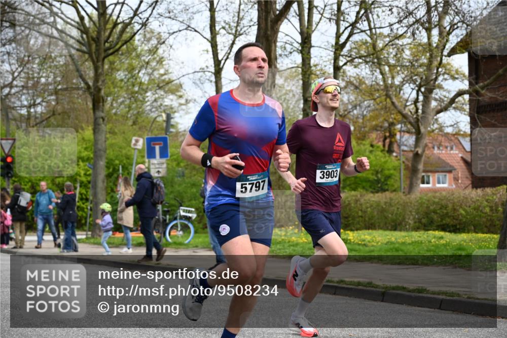 12.04.2026 - 45. Internationalen Wilhelmsburger Insellauf J. Mangold http://msf.ph/oto/9508234 12.04.2026 12:51:57 Ziel 5809, 5326, 2787, 5627, 5493, 4560, 2779, 3903, 5479, 5797, 4529, 5758, 2033, 4571, 2414, 4609, 5779 meine-sportfotos.de