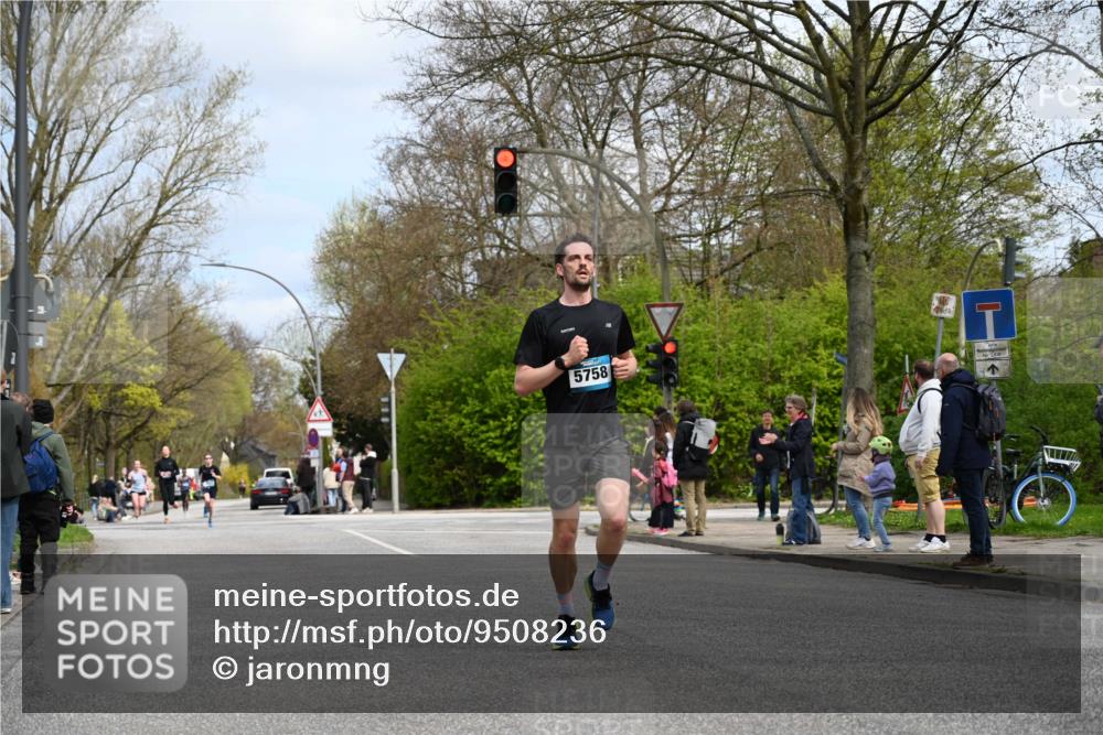 12.04.2026 - 45. Internationalen Wilhelmsburger Insellauf J. Mangold http://msf.ph/oto/9508236 12.04.2026 12:52:04 Ziel 5493, 4560, 2779, 3903, 5479, 5797, 4529, 5758, 2033, 4571, 2414, 4609, 5779, 4346 meine-sportfotos.de