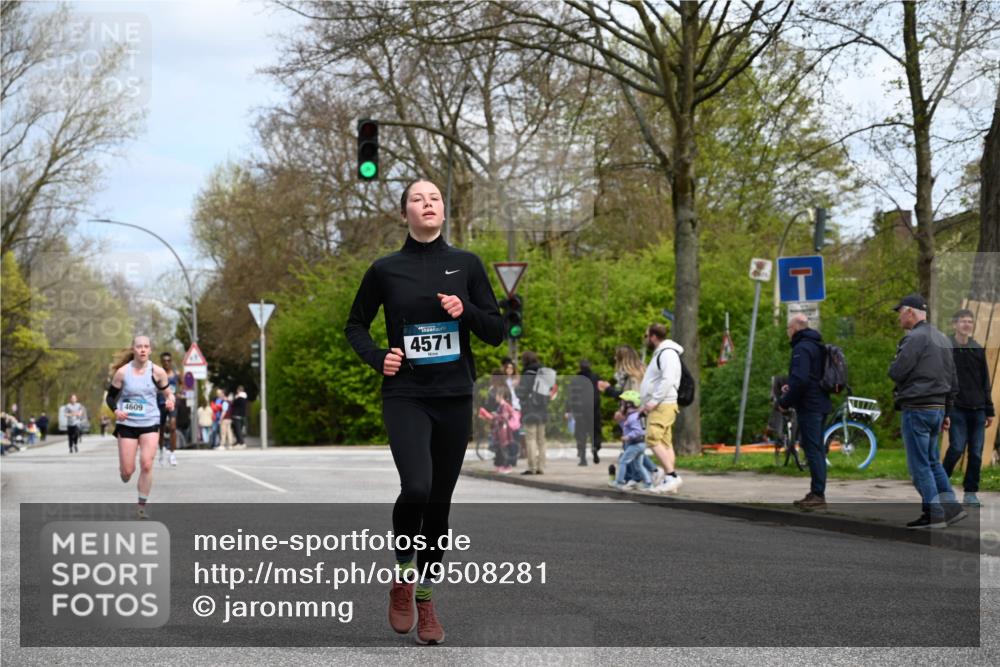 12.04.2026 - 45. Internationalen Wilhelmsburger Insellauf J. Mangold http://msf.ph/oto/9508281 12.04.2026 12:52:15 Ziel 4529, 5758, 2033, 4571, 2414, 4609, 5779, 4346 meine-sportfotos.de
