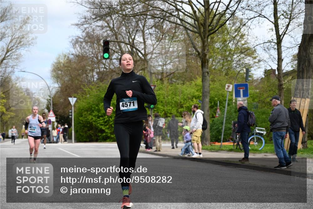 12.04.2026 - 45. Internationalen Wilhelmsburger Insellauf J. Mangold http://msf.ph/oto/9508282 12.04.2026 12:52:15 Ziel 4529, 5758, 2033, 4571, 2414, 4609, 5779, 4346 meine-sportfotos.de