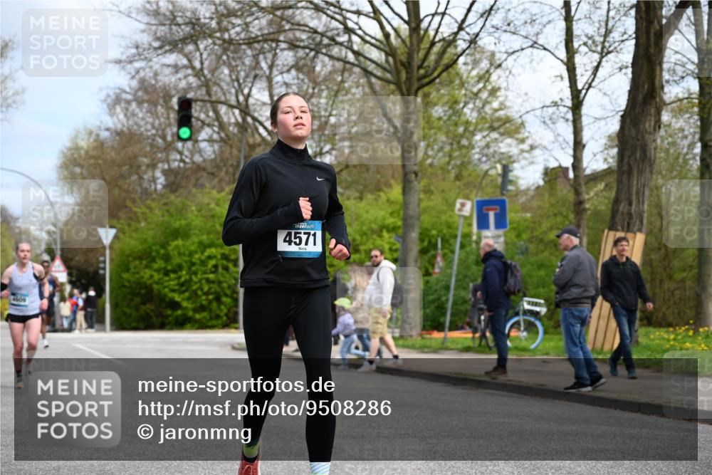 12.04.2026 - 45. Internationalen Wilhelmsburger Insellauf J. Mangold http://msf.ph/oto/9508286 12.04.2026 12:52:15 Ziel 4529, 5758, 2033, 4571, 2414, 4609, 5779, 4346 meine-sportfotos.de