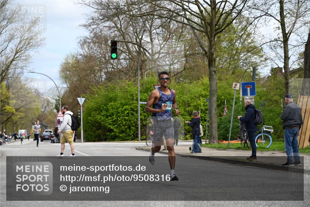 12.04.2026 - 45. Internationalen Wilhelmsburger Insellauf J. Mangold http://msf.ph/oto/9508316 12.04.2026 12:52:19 Ziel 5758, 2033, 4571, 2414, 4609, 5779, 4346, 5763 meine-sportfotos.de