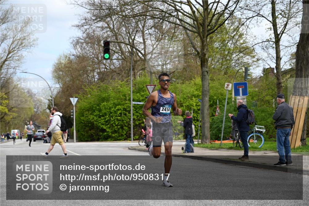 12.04.2026 - 45. Internationalen Wilhelmsburger Insellauf J. Mangold http://msf.ph/oto/9508317 12.04.2026 12:52:20 Ziel 5758, 2033, 4571, 2414, 4609, 5779, 5779, 4346, 5763, 2896 meine-sportfotos.de