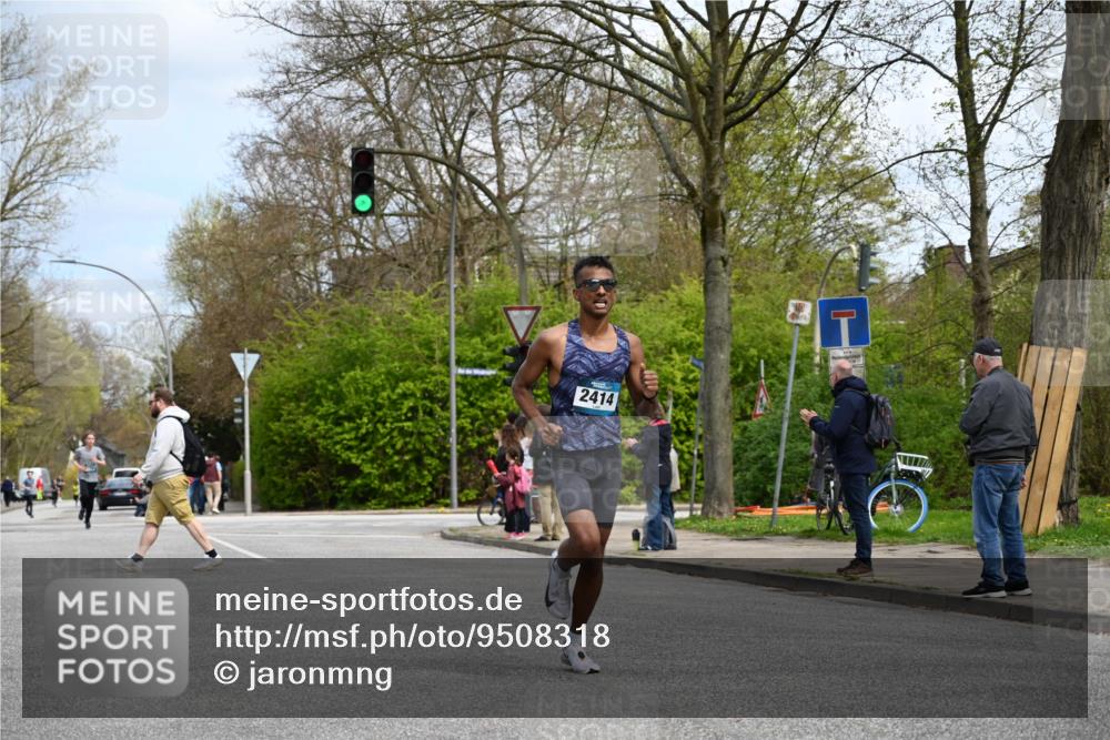 12.04.2026 - 45. Internationalen Wilhelmsburger Insellauf J. Mangold http://msf.ph/oto/9508318 12.04.2026 12:52:20 Ziel 5758, 2033, 4571, 2414, 4609, 5779, 5779, 4346, 5763, 2896 meine-sportfotos.de