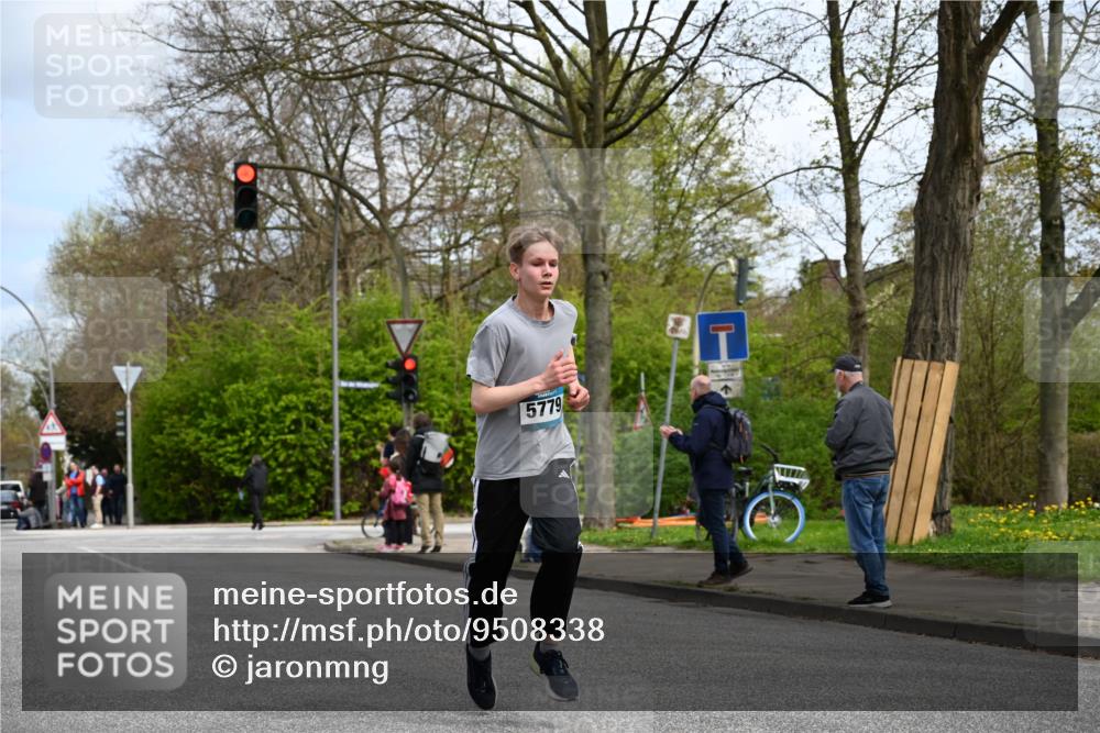 12.04.2026 - 45. Internationalen Wilhelmsburger Insellauf J. Mangold http://msf.ph/oto/9508338 12.04.2026 12:52:28 Ziel 2414, 4609, 5779, 4346, 5763, 2896, 5621, 4879, 4891, 5127, 2218 meine-sportfotos.de